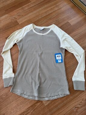 Columbia,Long Sleeve Raglan Thermal Top in Cream and Taupe, Womens , size L,new
